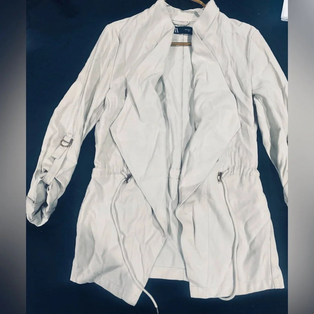 Beige Lightweight Cinch Waist Adjustable Sleeves Trench style top with pockets M - Picture 4 of 7